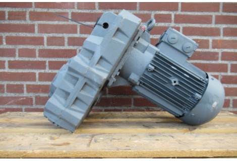 56 RPM 4 KW  680 Nm Asmaat 50 mm IE2. unused. 